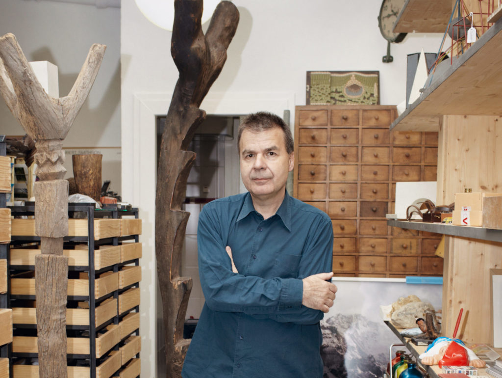 Image of Gunther Vogt standing in front of shelves with plant paraphernalia