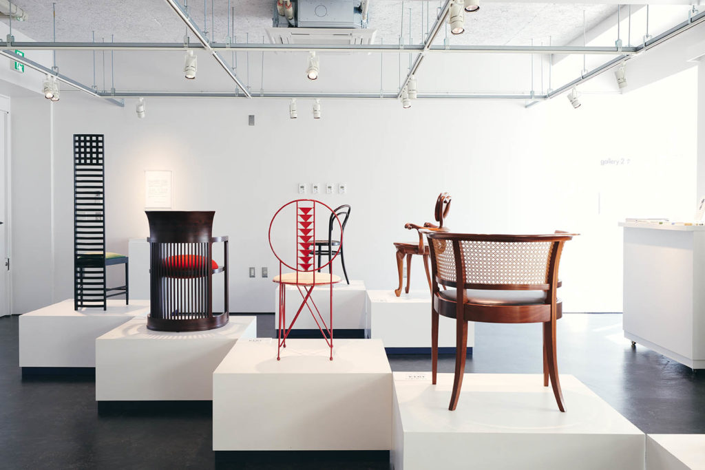  Oda chairs exhibited at the Higashikawa Arts Exchange Center