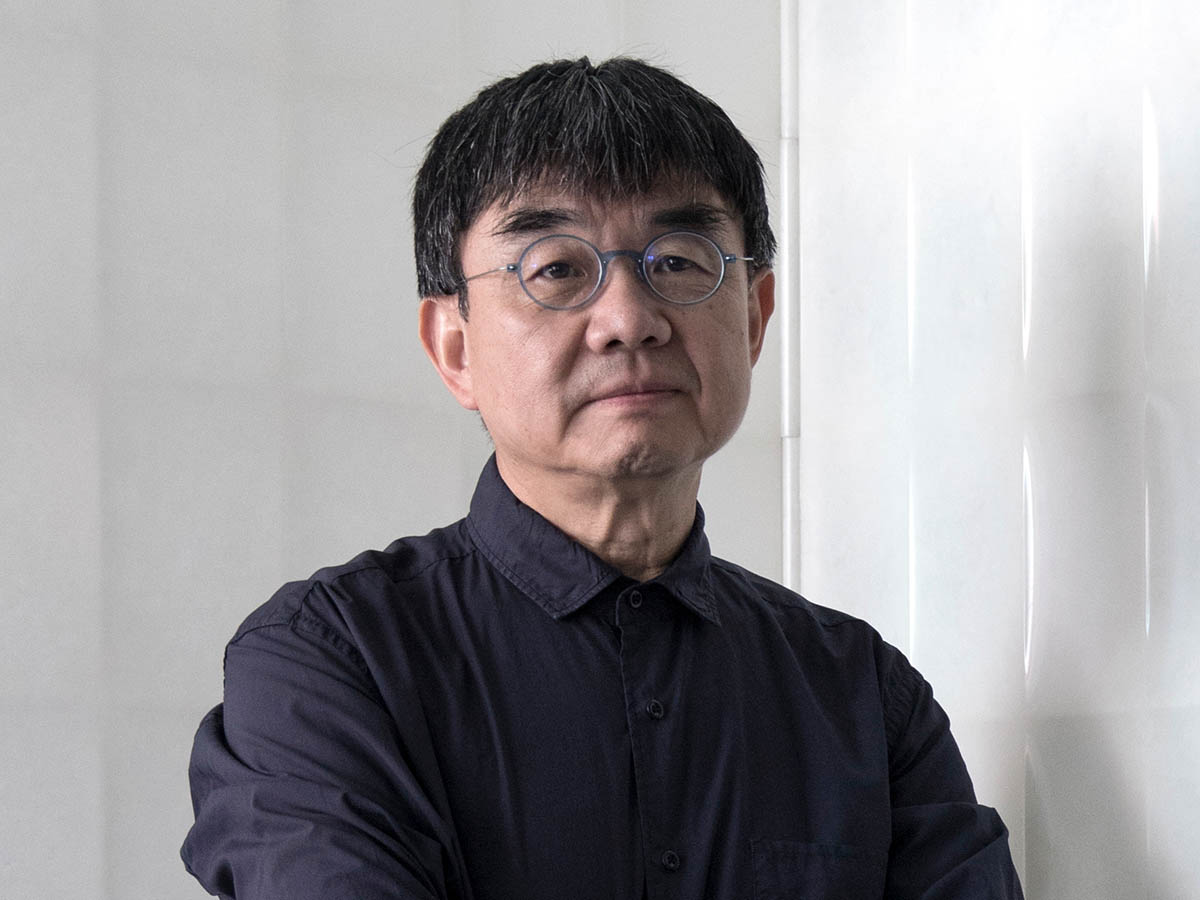 Headshot of Yung Ho Chang, who wears a black shirt and glasses.